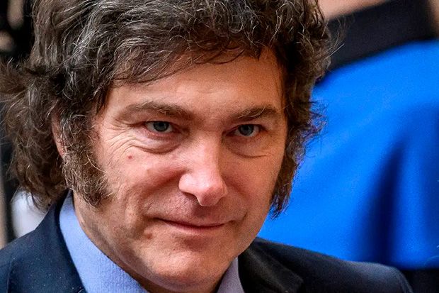 Milei atinge 55,7% desaprovação às vésperas da eleição legislativas na Argentina