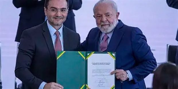 Ministro do Turismo decide ficar no governo Lula e bolsonarista surta: “Imoralidade”