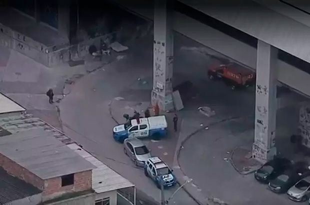 Moradores de rua são atacados à tiro de fuzil no Rio enquanto dormiam; dois morreram