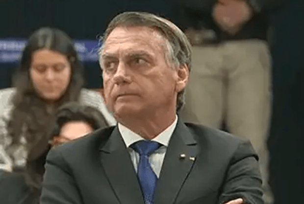 Moraes nega pedido de Bolsonaro e mantém prisão domiciliar: “Receio de fuga”