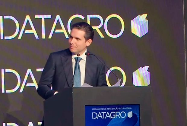 Motta defende aumento do etanol na gasolina de 30% para 35%