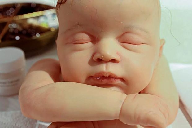 Mulher leva bebê reborn “com gripe” para UPA, que nega atendimento