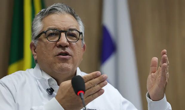 "Não vamos negar aos nossos filhos o direito à vacina", diz Padilha