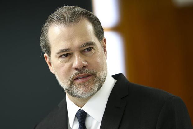 O choro de Dias Toffoli ao ser homenageado pelos colegas por completar 16 anos na Corte