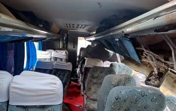 Passageiros foram arremessados de ônibus que tombou e matou 16 em PE