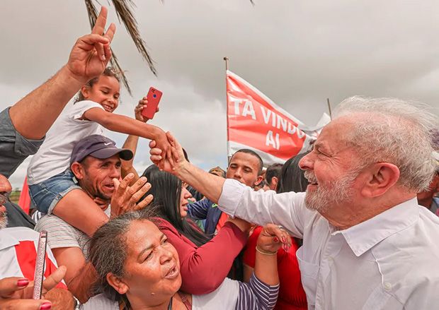 Pesquisa AtlasIntel/Bloomberg: Lula seria reeleito em 1º turno contra Tarcísio, Michelle e Caiado