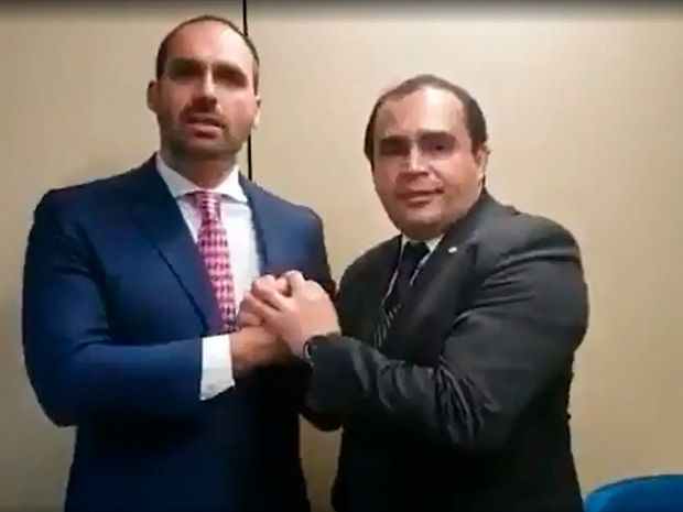 Relator bolsonarista pede arquivamento de ações contra Eduardo