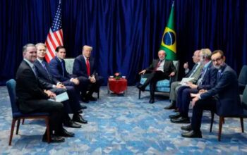 Trump rebate jornalista ao ser questionado sobre Bolsonaro: “Não é da sua conta”