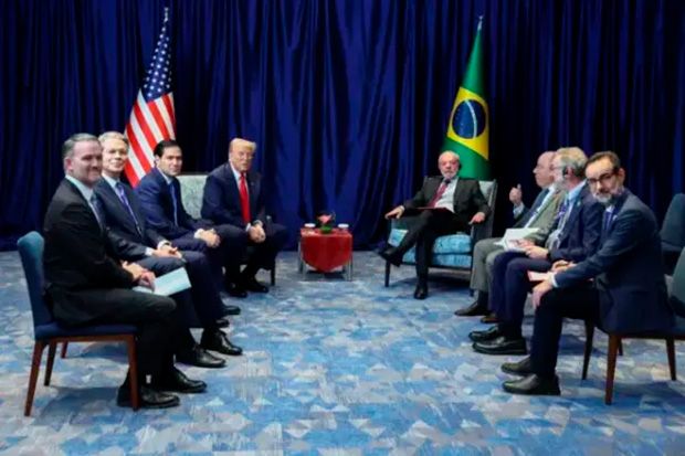 Trump rebate jornalista ao ser questionado sobre Bolsonaro: “Não é da sua conta”