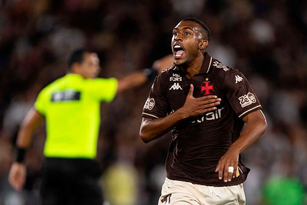 Vasco vence Fluminense por 2 x 0 e sobe na tabela do Brasileiro