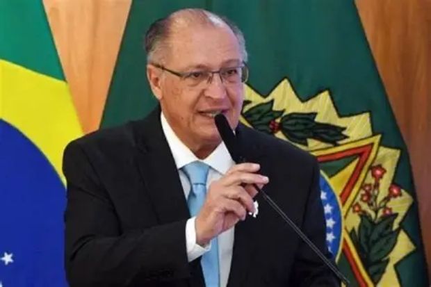Alckmin diz esperar queda dos juros na próxima reunião do Copom