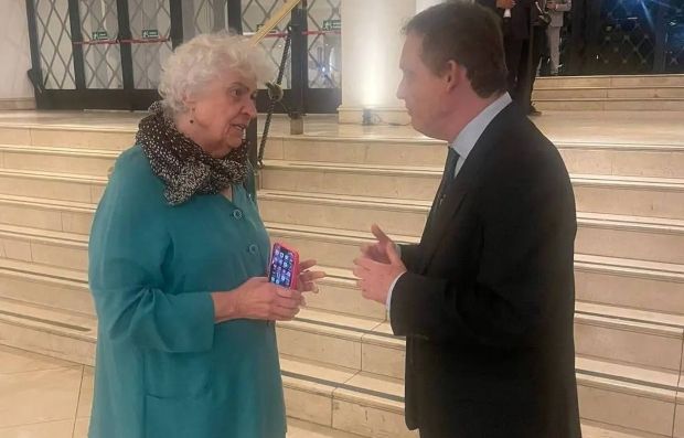 Assessora de Lula abandona jantar da Conib durante ataques de Caiado ao governo