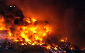 Avião de carga cai perto de aeroporto nos Estados Unidos