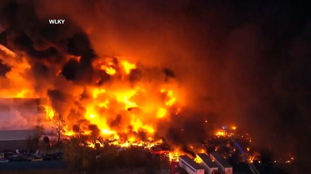 Avião de carga cai perto de aeroporto nos Estados Unidos