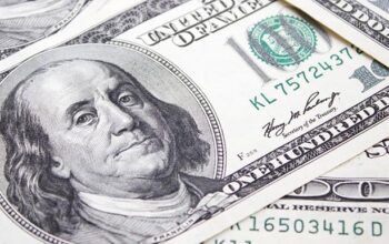 Bolsa bate novo recorde e dólar cai pelo 3º dia