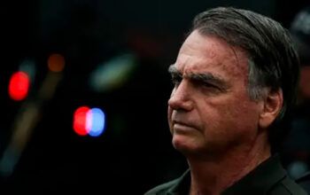 Bolsonaro tem “crise acentuada” de soluço na prisão e recebe medicação