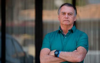 Bolsonaro violou tornozeleira por volta de meia-noite e poderia fugir, diz Moraes