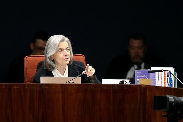 Cármen Lúcia intima defesa antes de julgar habeas corpus ‘paralelo’ de Bolsonaro