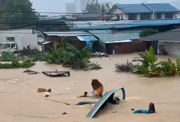 Chuvas e piores enchentes da década matam 600 na Ásia