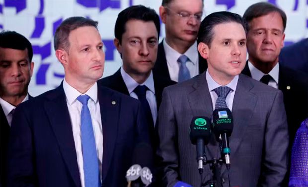 Derrite apresenta 4ª versão do texto da lei sobre facções e votação é adiada na Câmara