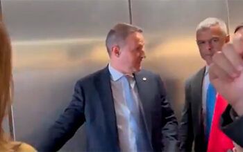 Derrite se descontrola e ameaça jornalistas ao ser indagado sobre PL antifacção: “Vocês estão me irritando, quer que eu xingue?”