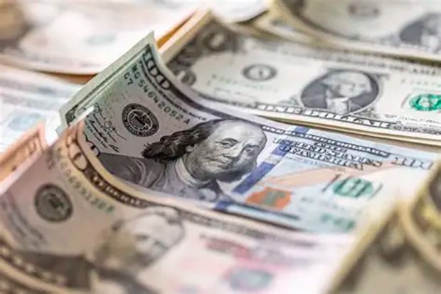 Dólar cai e fecha em R$ 5,31 após liquidação do Banco Master; bolsa recua