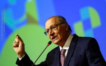 Em carta, Lula convida presidente de direita da Bolívia para vir ao Brasil