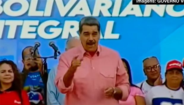 Em meio à tensão com os EUA no Caribe, Maduro canta “Imagine”