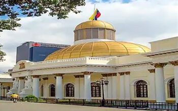 EUA cogitam bombardear Venezuela para derrubar Maduro e controlar o petróleo