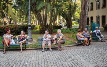 Expectativa de vida no país sobe para 76,6 anos e é a maior já registrada, diz IBGE