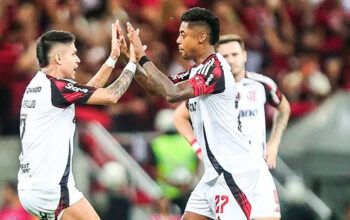 Flamengo vira sobre Sport, goleia e assume a liderança do Brasileirão