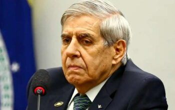 General Heleno diz ter Alzheimer e vira piada nacional: “Só lembrou quando foi preso”