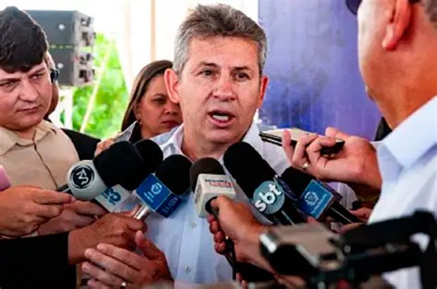 Governador de MT diz que Eduardo Bolsonaro está louco e fala “merda”