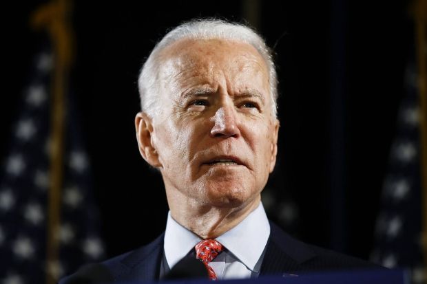 Joe Biden diz que Donald Trump "destruiu" democracia dos Estados Unidos