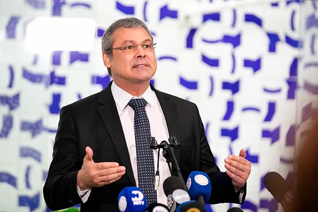 Lindbergh diz que vai pedir a perda do mandato de Alexandre Ramagem