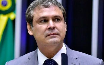 Lindbergh rebate Tarcísio e lista caos na gestão paulista