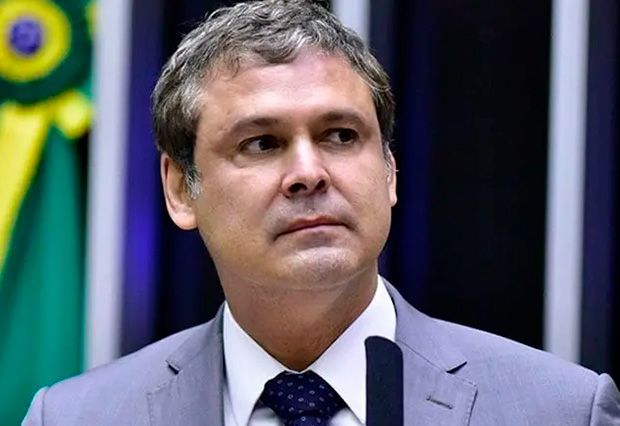 Lindbergh rebate Tarcísio e lista caos na gestão paulista