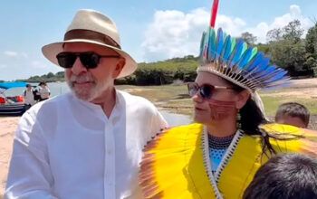 Lula é recebido com festa por indígenas na Reserva Tapajós-Arapiuns, no Pará