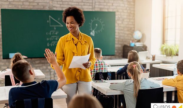 MEC publica regras do Bolsa Mais Professores; valor é de R$ 2,1 mil