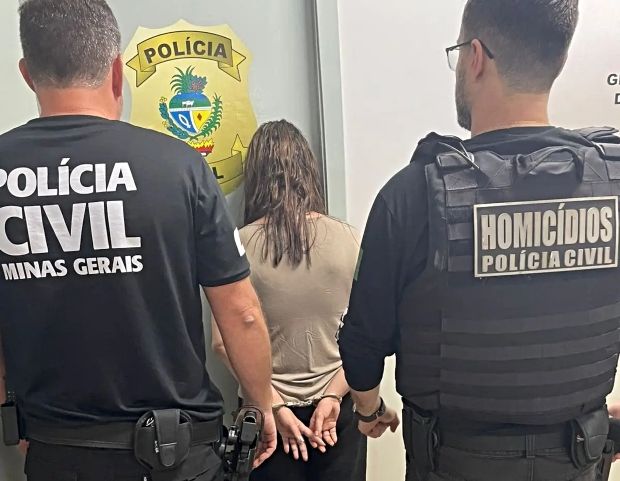 Médica suspeita de encomendar assassinato canta “Take On Me” ao ser presa