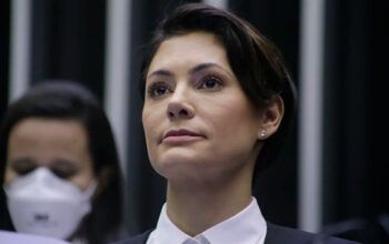 Moraes autoriza visita de Michelle a Bolsonaro, mas faz exigência sobre filhos