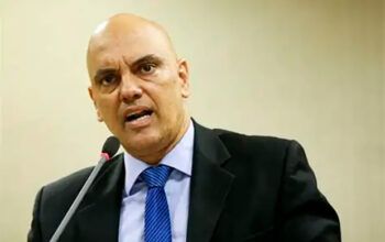 Moraes diz que Bolsonaro violou tornozeleira: “Dolosa e conscientemente”