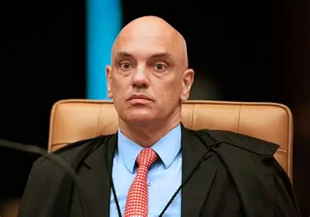 Moraes mandou PF prender Bolsonaro sem algemas e exposição midiática