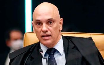 Moraes vota para rejeitar embargos de Bolsonaro e mantém pena