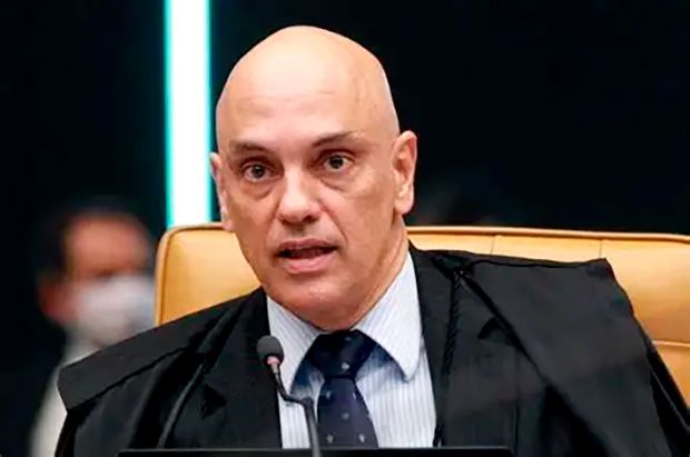 Moraes vota para rejeitar embargos de Bolsonaro e mantém pena