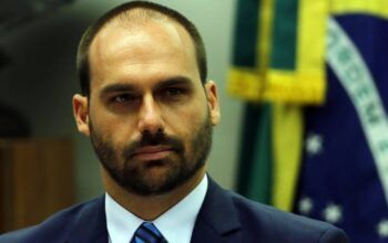 Moraes vota para tornar Eduardo Bolsonaro réu por crime de coação