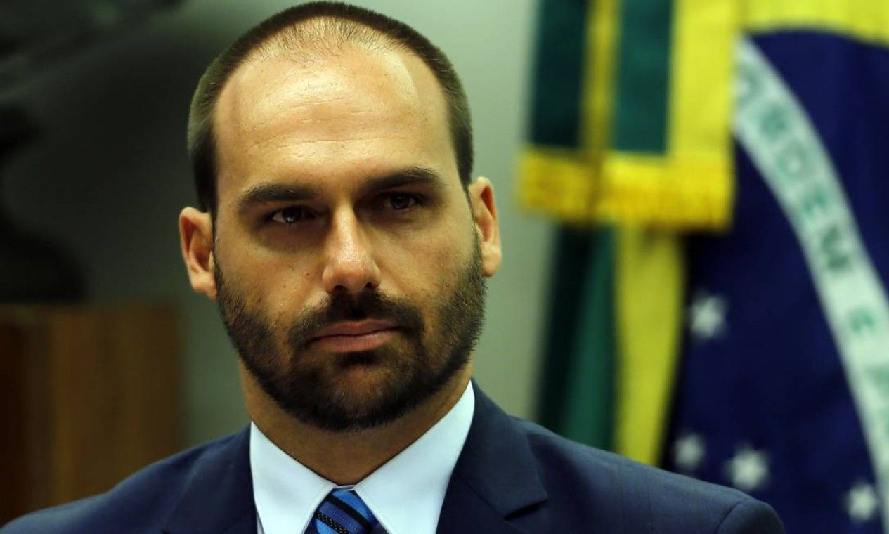Moraes vota para tornar Eduardo Bolsonaro réu por crime de coação