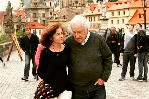 Mulher de Chomsky desmente versão de Epstein sobre suposta ligação entre Lula e o financista