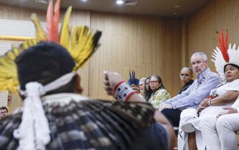 Munduruku são recebidos por presidente da COP após protesto