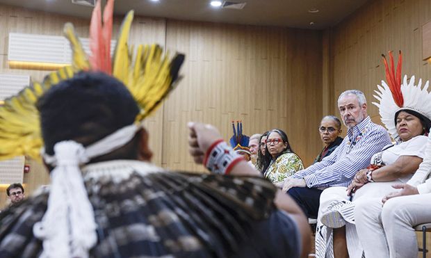 Munduruku são recebidos por presidente da COP após protesto